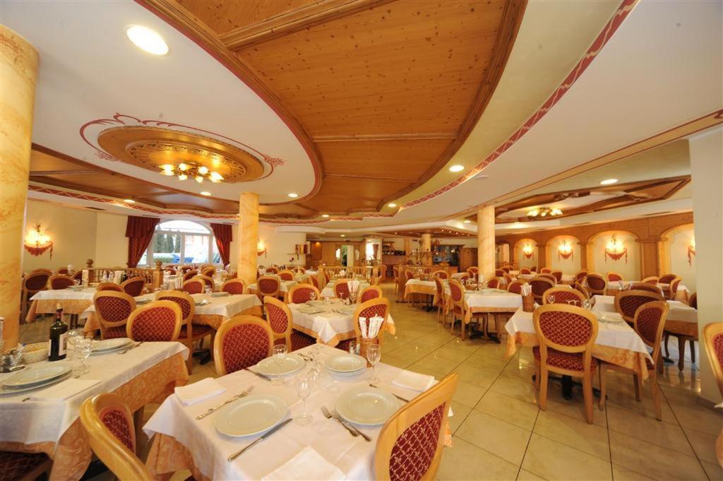 Hotel Canada ピンツォーロ エクステリア 写真