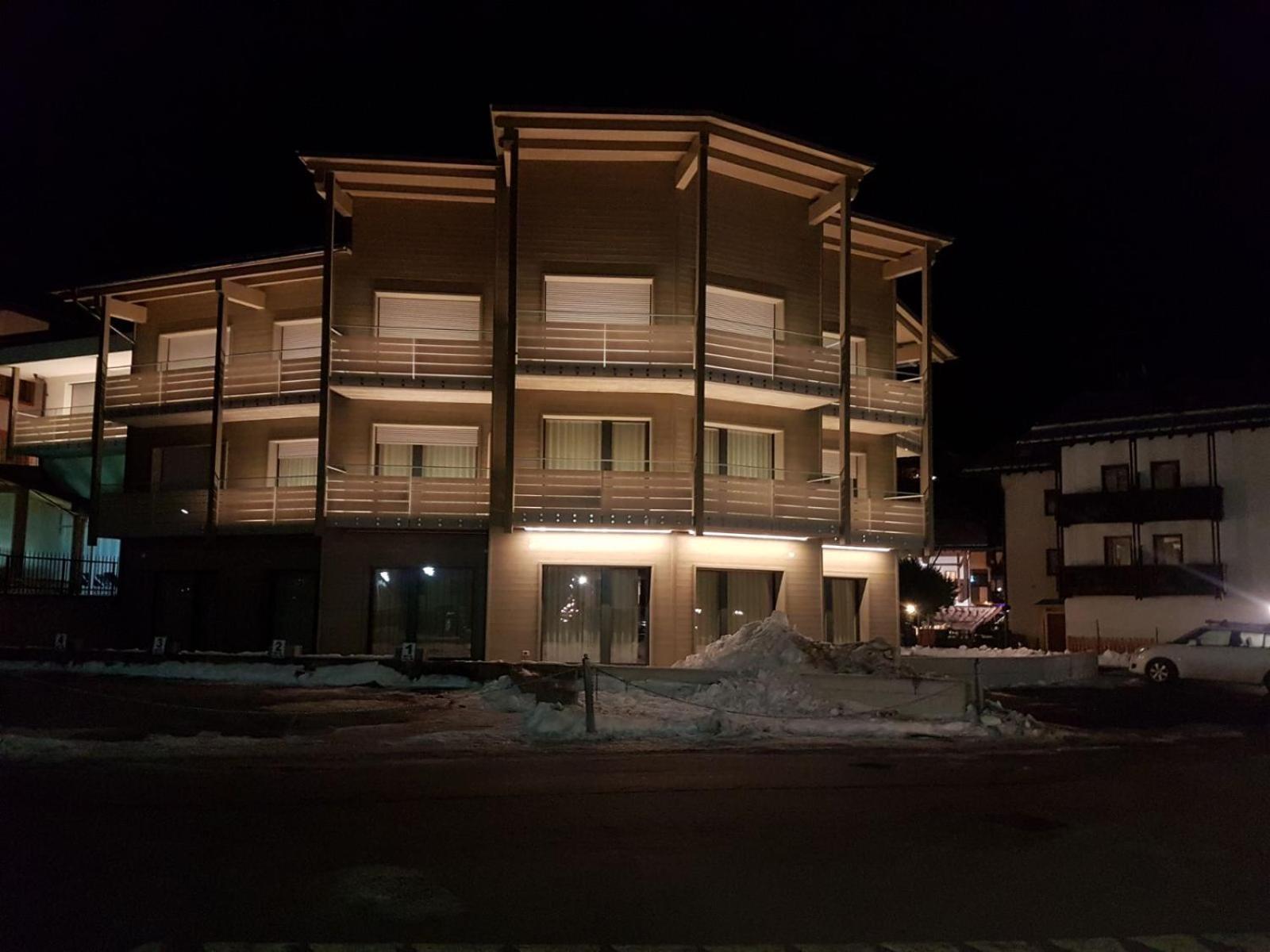 Hotel Canada ピンツォーロ エクステリア 写真